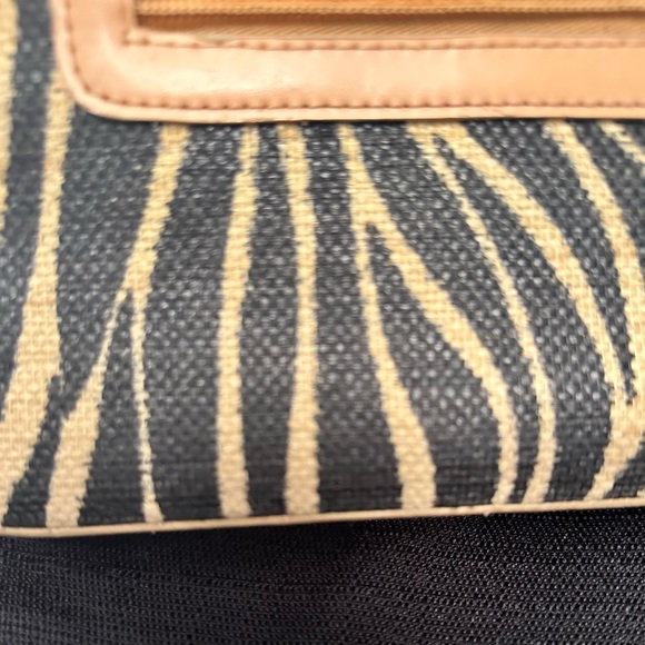 Ricardo Beverly Hills Women’s Small Zebra Print Purse - Picture 8 of 12